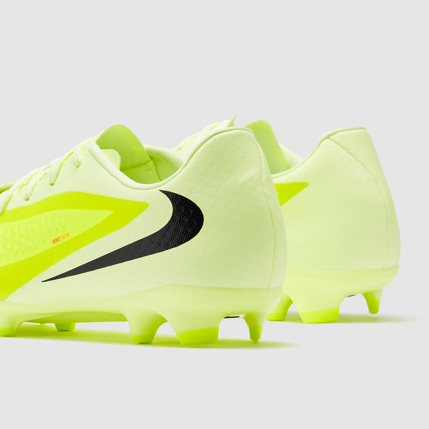 Nike Phantom 6 Academy Low FG/MG